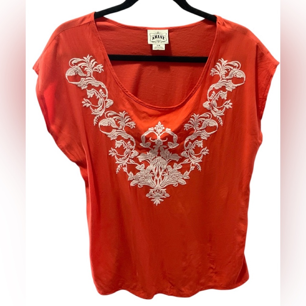 Cute Ariat Women’s Embroidered Short Sleeve Top size L